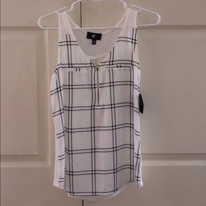 White and black tank top with a cold zipper